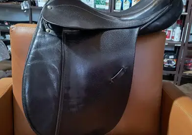 Albardon de adiestramiento Prima Suisse 17 pulgadas